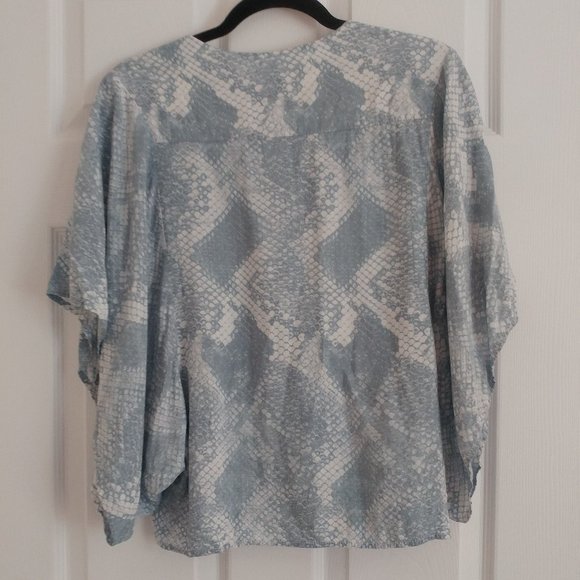 Vici Rattle 'Round Button Down Top - Picture 2 of 5